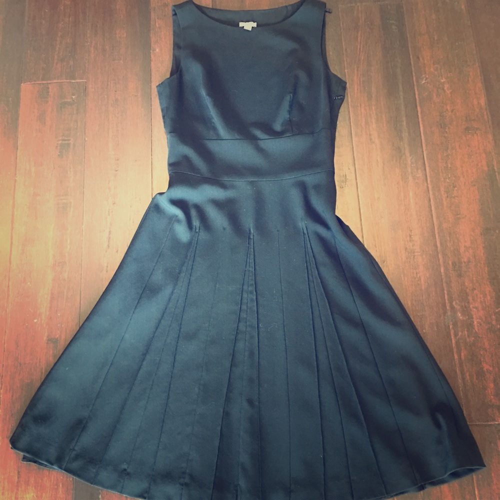 Ann Taylor Classic Sleeveless Pleated Dress Size 0